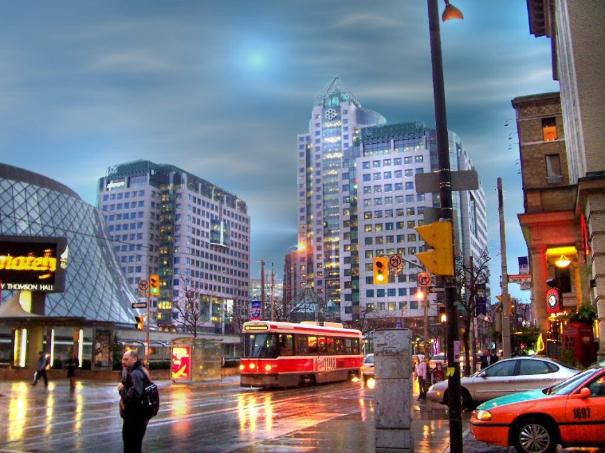 Kanada - Page 4 Ontario-toronto-downtown-at-dusk